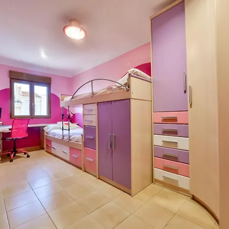 Villa Park, Casa Con Terraza Y Piscina Y Parking, Ideal Familias, Parking Incluido *