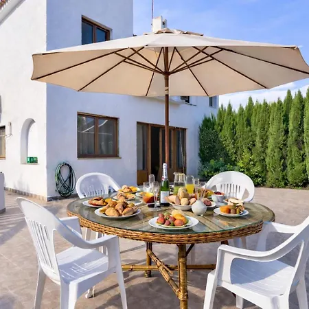 Villa Park, Casa Con Terraza Y Piscina Y Parking, Ideal Familias, Parking Incluido